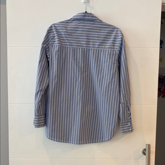 Abercrombie and Fitch Light Blue and White Striped Button Down Shirt - Picture 4 of 5